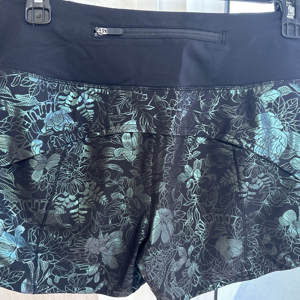 Lululemon Speed Up MR Short 4” NWT. Size 4 - Picture 2 of 3